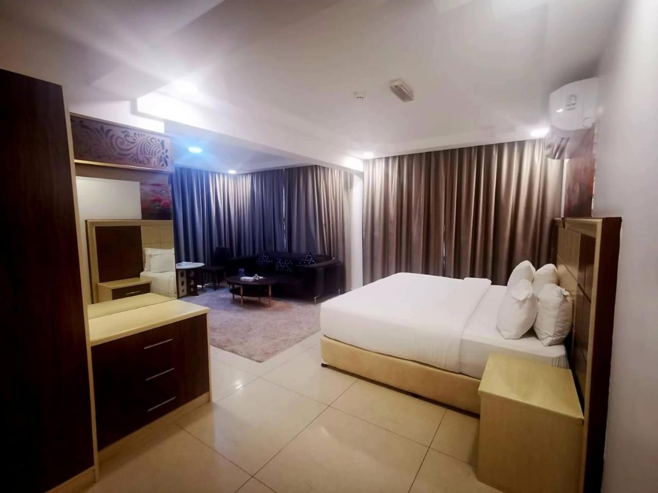 Diamond Star Hotel فندق النجمة الماسية Сиб Екстериор снимка